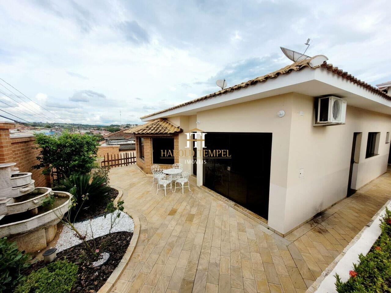 Casa com 3 quartos, aluguel por R$ 4.000/mês ou à venda por R$ 1.550.000 - Vila Quintino - Mococa/SP