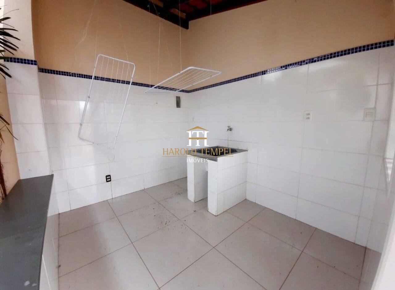 Casa com 3 quartos, aluguel por R$ 4.000/mês ou à venda por R$ 1.550.000 - Vila Quintino - Mococa/SP