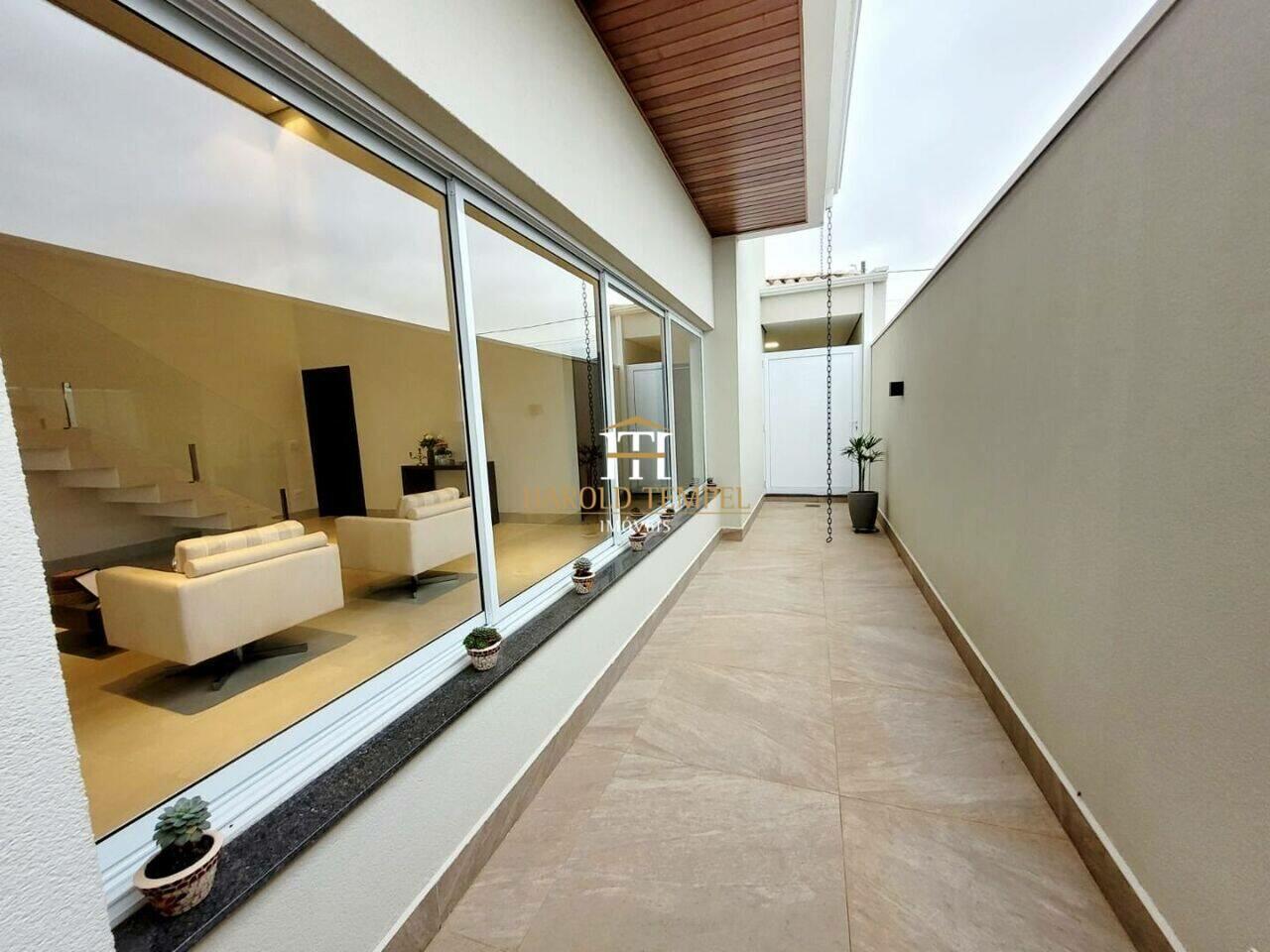 Casa com 3 quartos, 260 m², à venda por R$ 1.800.000 - Jardim da Paineira - Mococa/SP