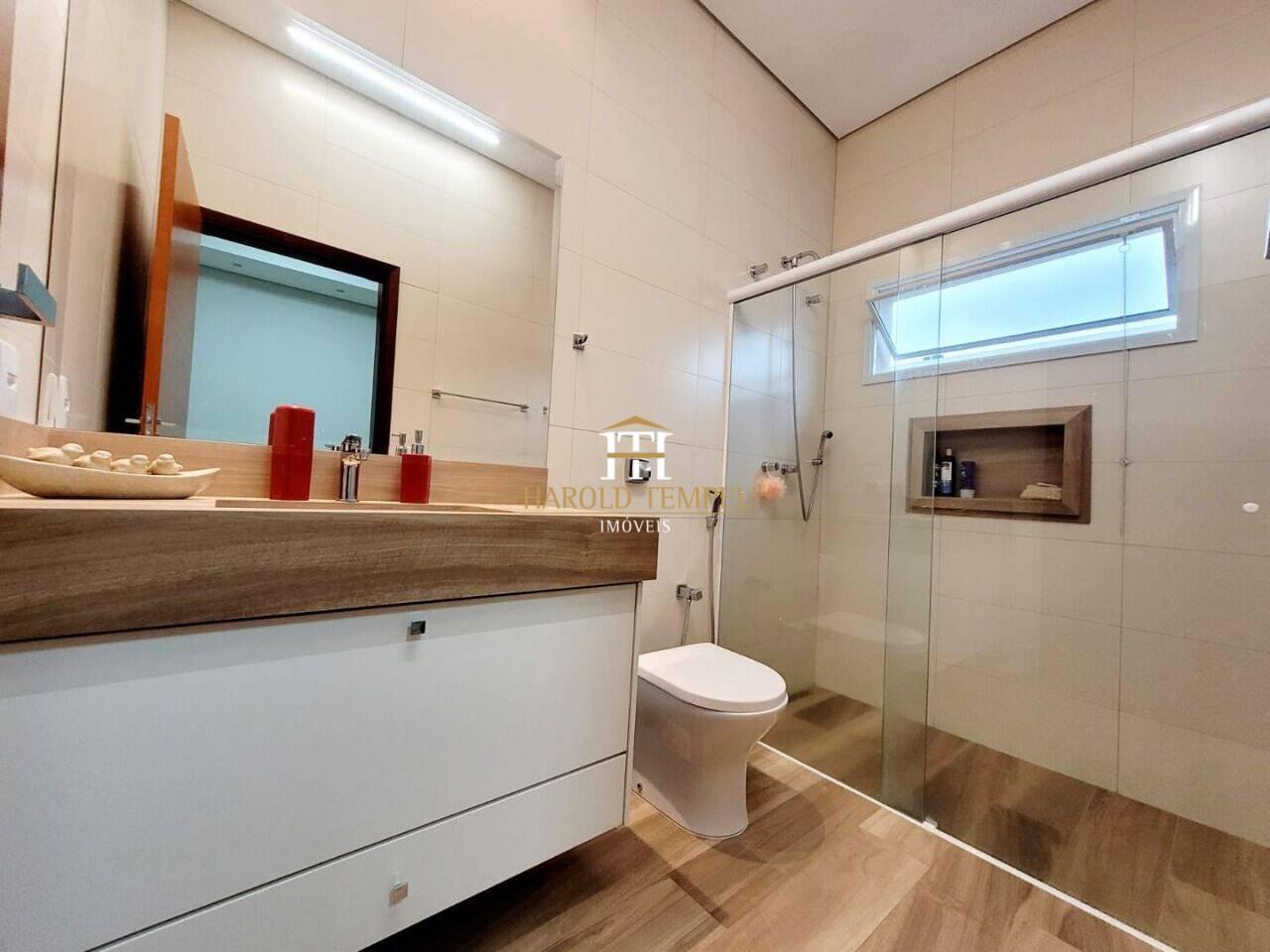 Casa com 3 quartos, 260 m², à venda por R$ 1.800.000 - Jardim da Paineira - Mococa/SP