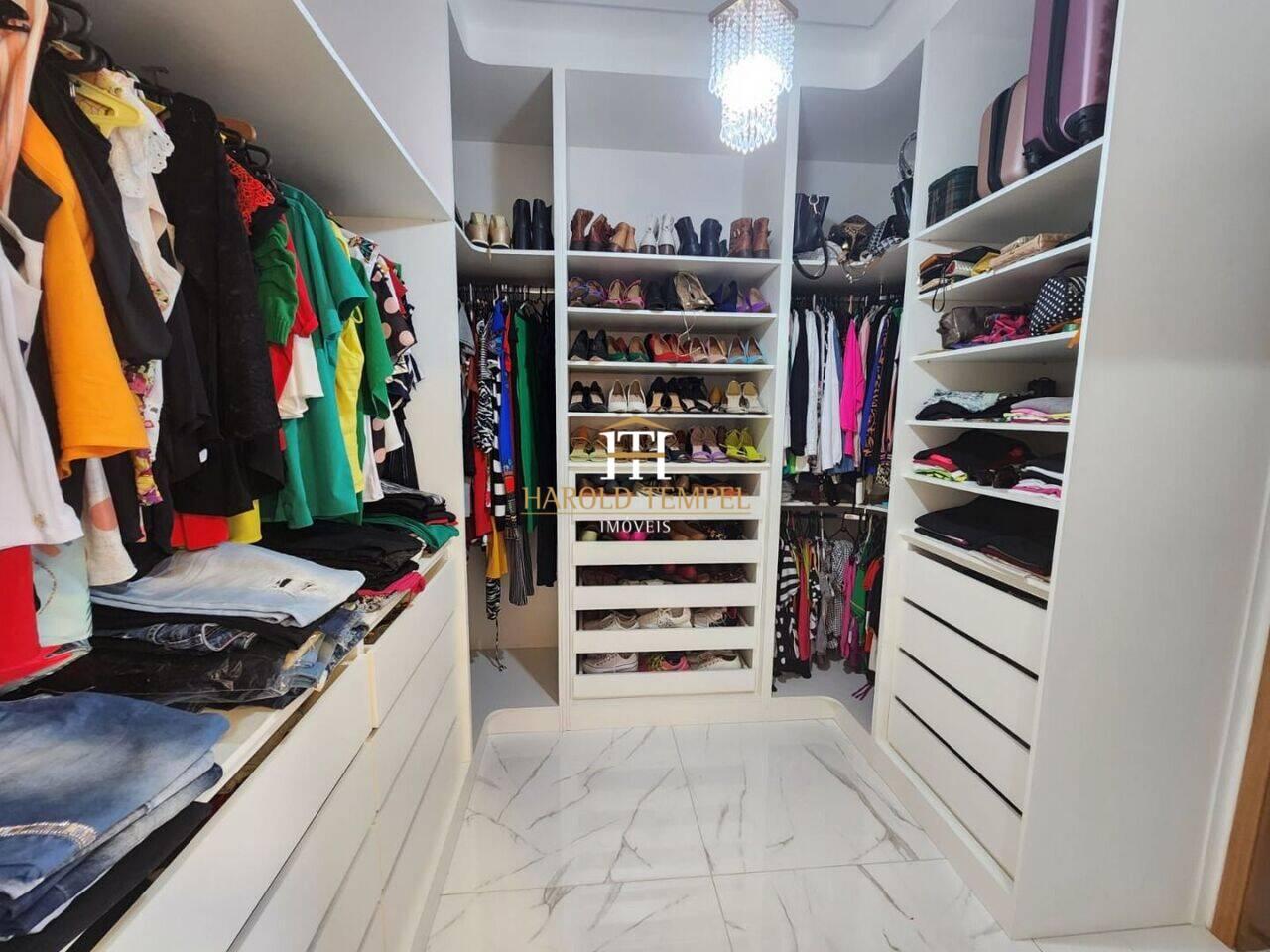 Casa Alto Padrão Condomínio 03 Suítes 02 Closet