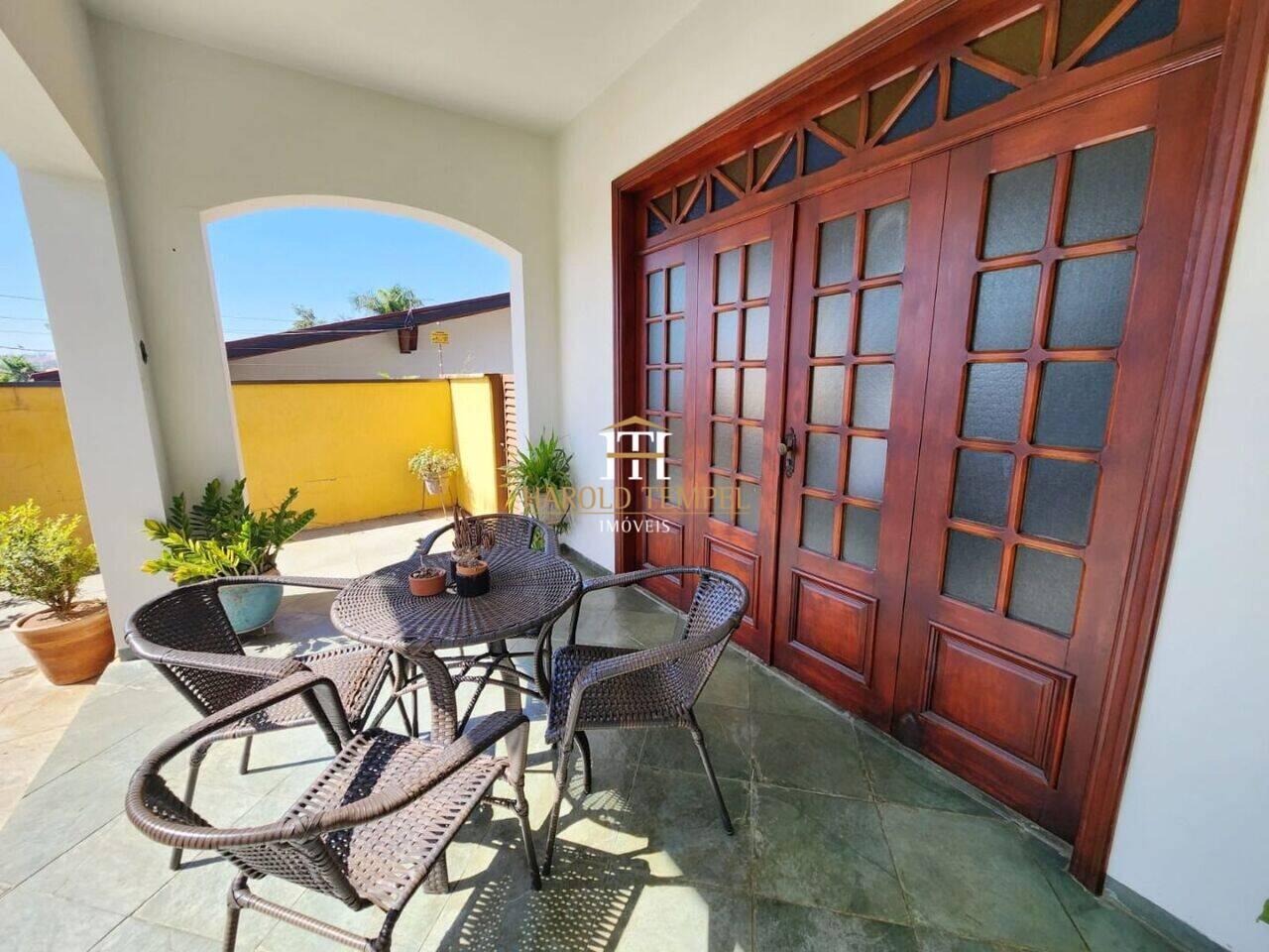 Casa com 5 quartos, 340 m², à venda por R$ 1.200.000 - Jardim Lavínia - Mococa/SP