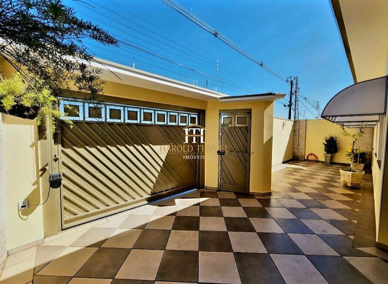 Casa com 3 quartos, 247 m², à venda por R$ 680.000 - Jardim Alvorada - Mococa/SP