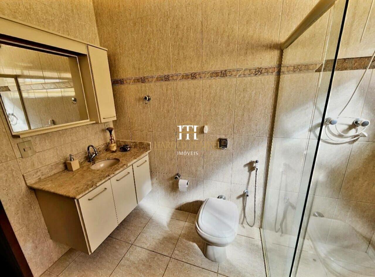 Casa com 3 quartos, 247 m², à venda por R$ 680.000 - Jardim Alvorada - Mococa/SP