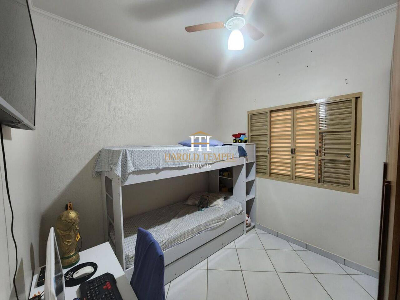 Casa com 4 quartos, 233 m², à venda por R$ 580.000 - Vila Lambari - Mococa/SP