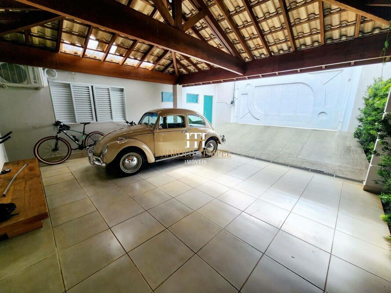 Casa com 3 quartos, 279 m², à venda por R$ 1.650.000 - Jardim José André de Lima - Mococa/SP