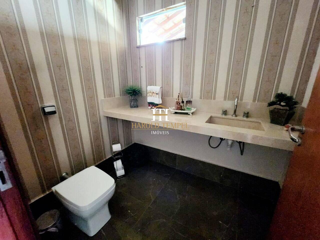 Casa com 3 quartos, 279 m², à venda por R$ 1.650.000 - Jardim José André de Lima - Mococa/SP