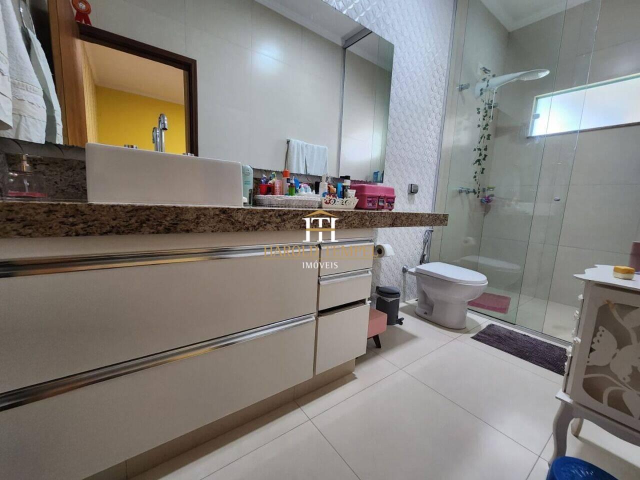 Casa com 3 quartos, 279 m², à venda por R$ 1.650.000 - Jardim José André de Lima - Mococa/SP