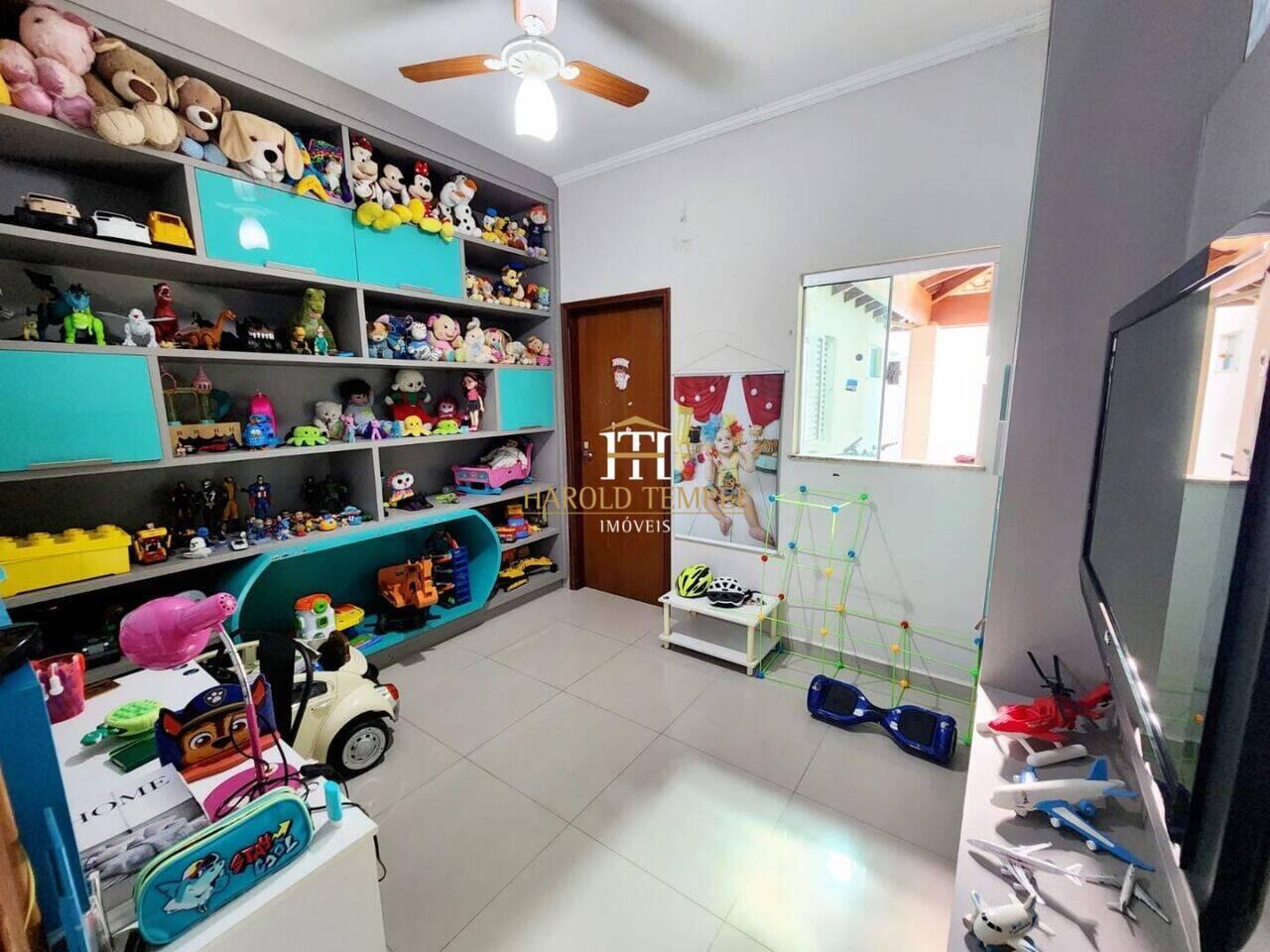 Casa com 3 quartos, 279 m², à venda por R$ 1.650.000 - Jardim José André de Lima - Mococa/SP