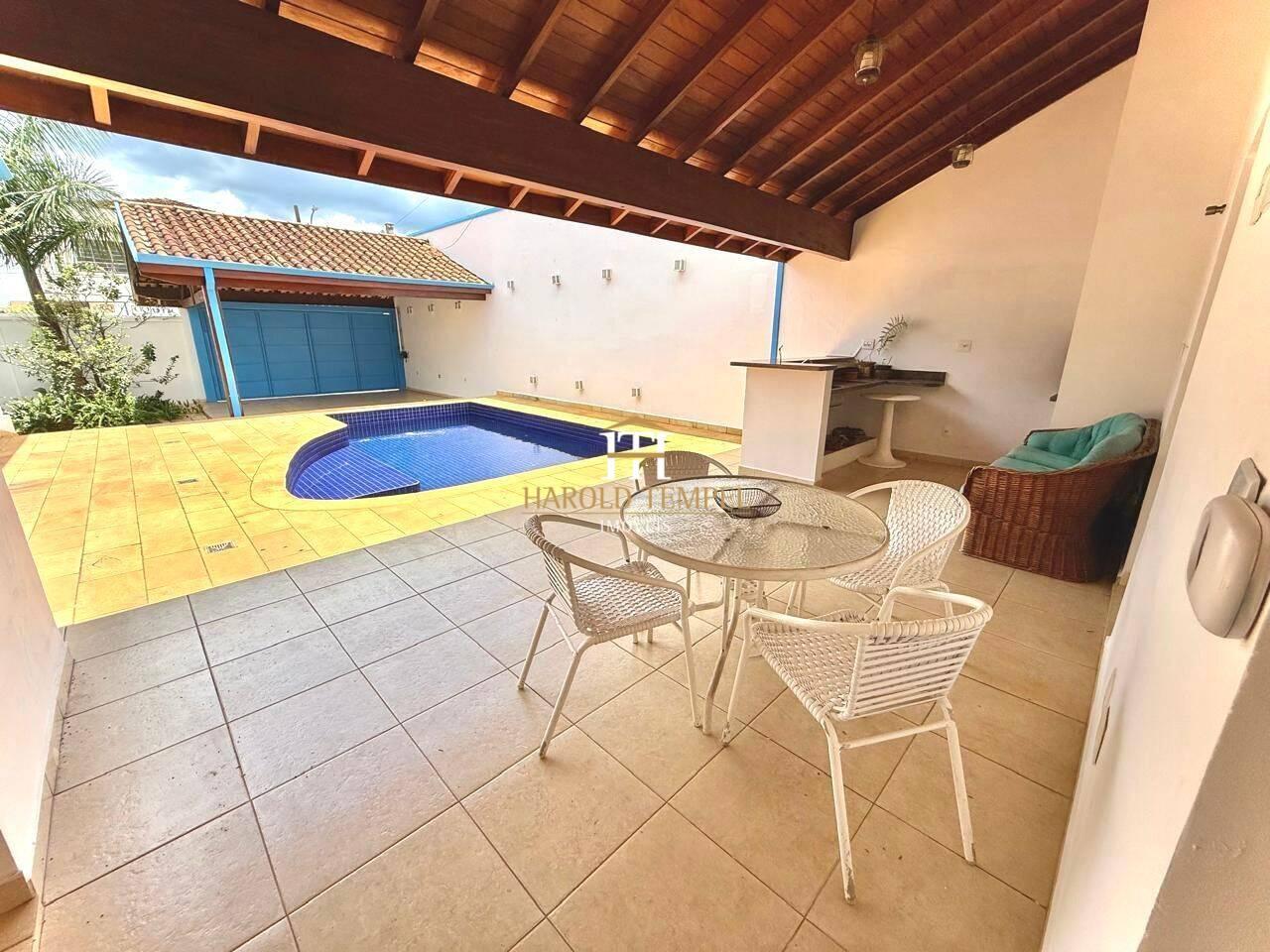 Casa com 4 dormitórios à venda - Centro - Mococa/SP