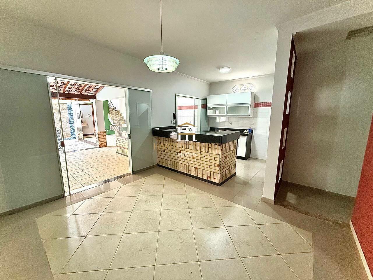 Casa com 4 quartos, aluguel por R$ 3.500/mês - Jardim São Domingos - Mococa/SP