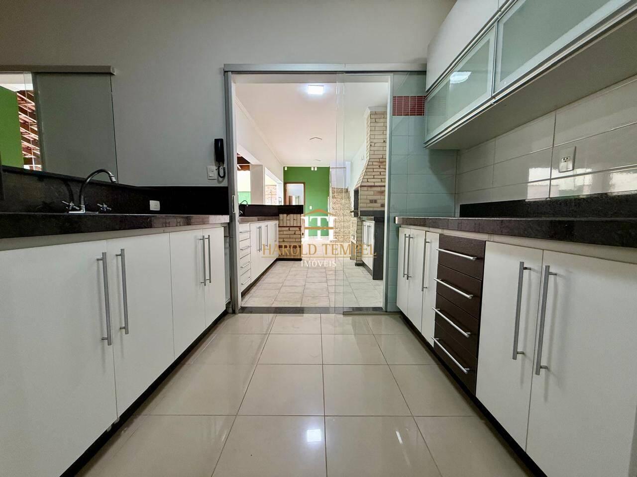 Casa com 4 quartos, aluguel por R$ 3.500/mês - Jardim São Domingos - Mococa/SP