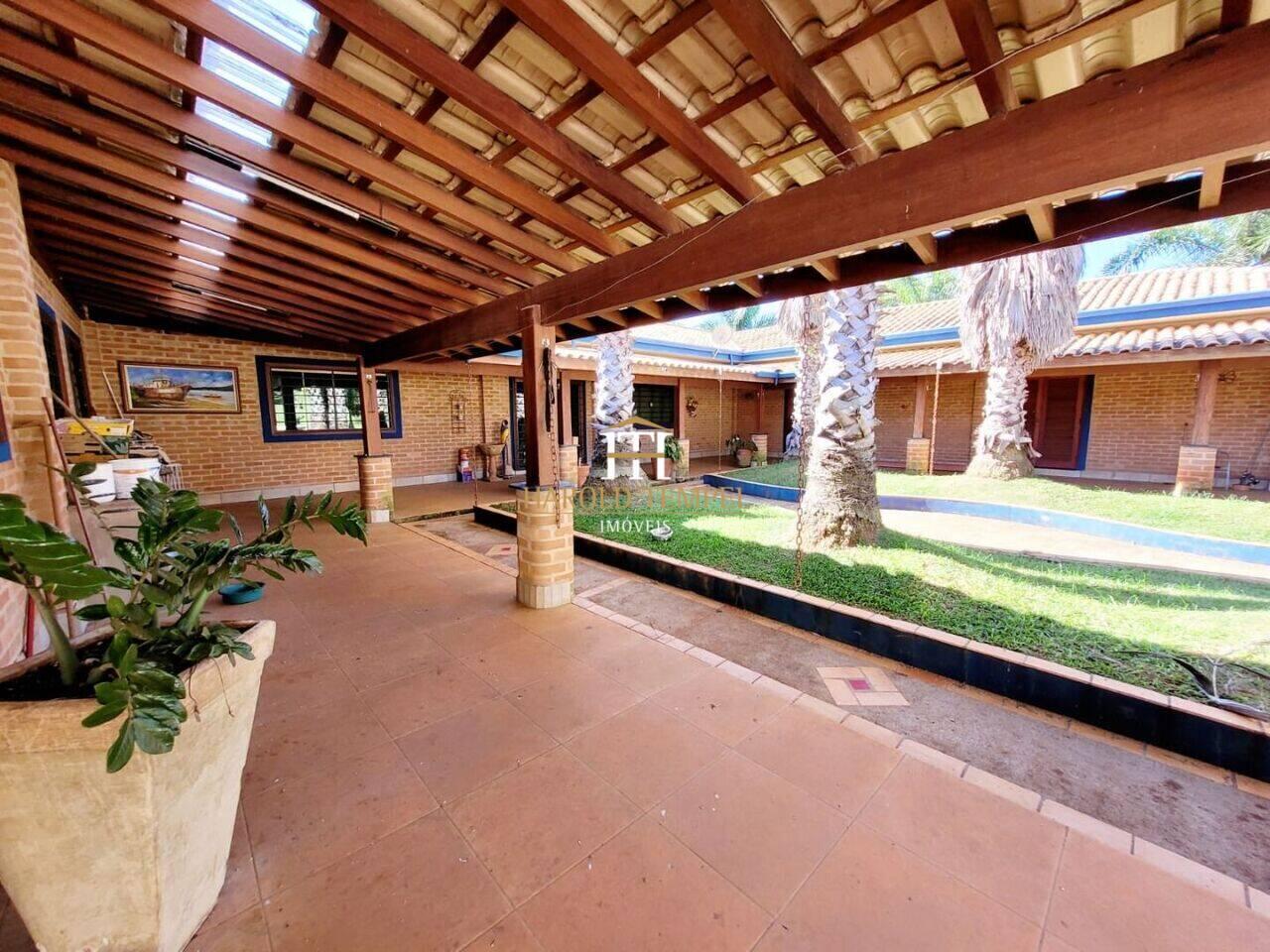Chácara com 4 quartos, 13.000 m², à venda por R$ 2.500.000 - Centro - Mococa/SP