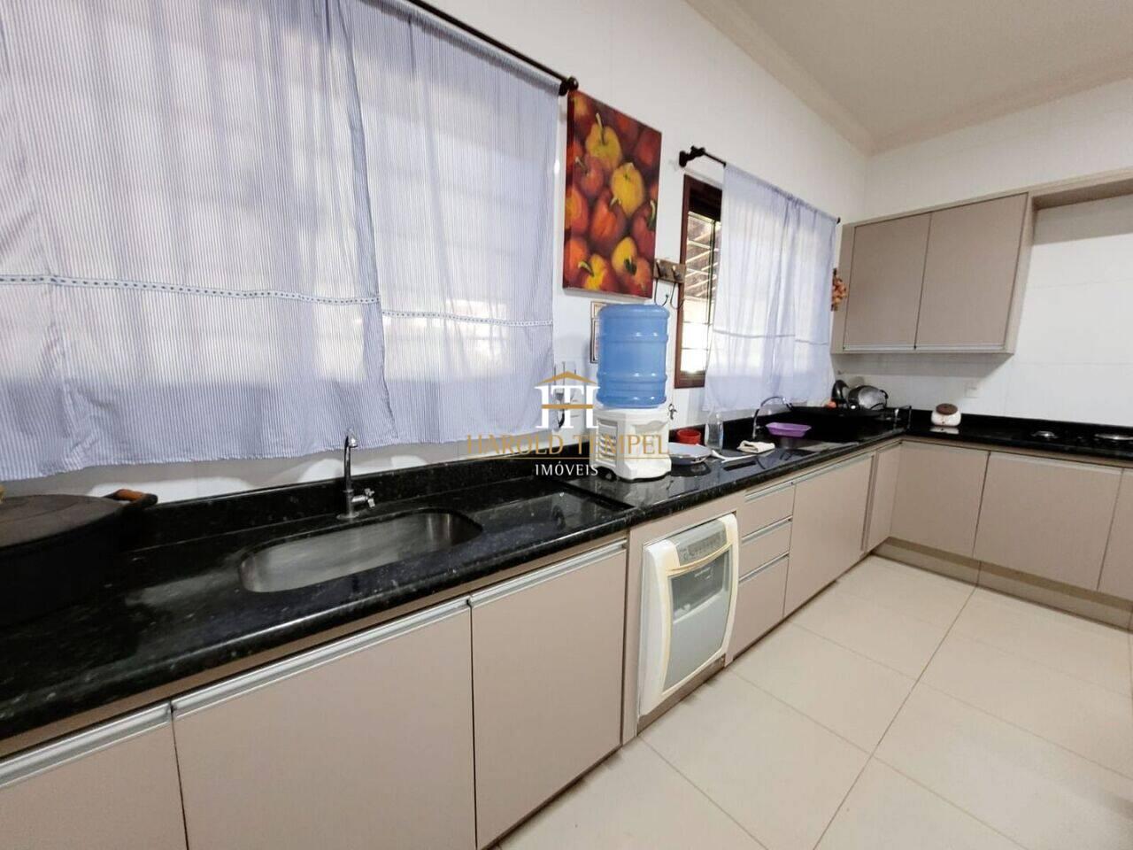 Chácara com 4 quartos, 13.000 m², à venda por R$ 2.500.000 - Centro - Mococa/SP