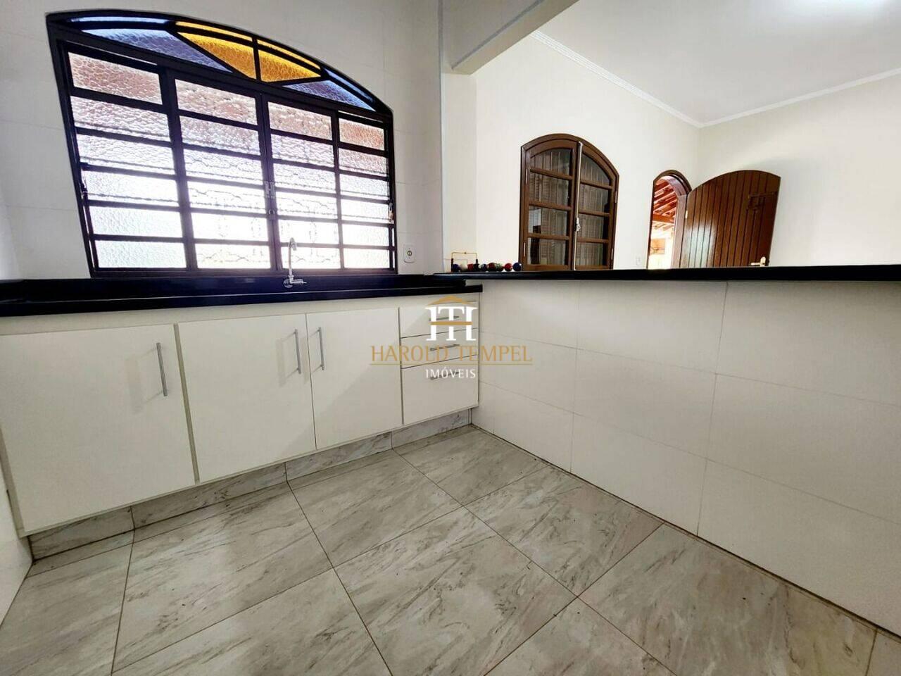 Chácara com 3 quartos, 2.500 m², à venda por R$ 850.000 - Centro - Mococa/SP