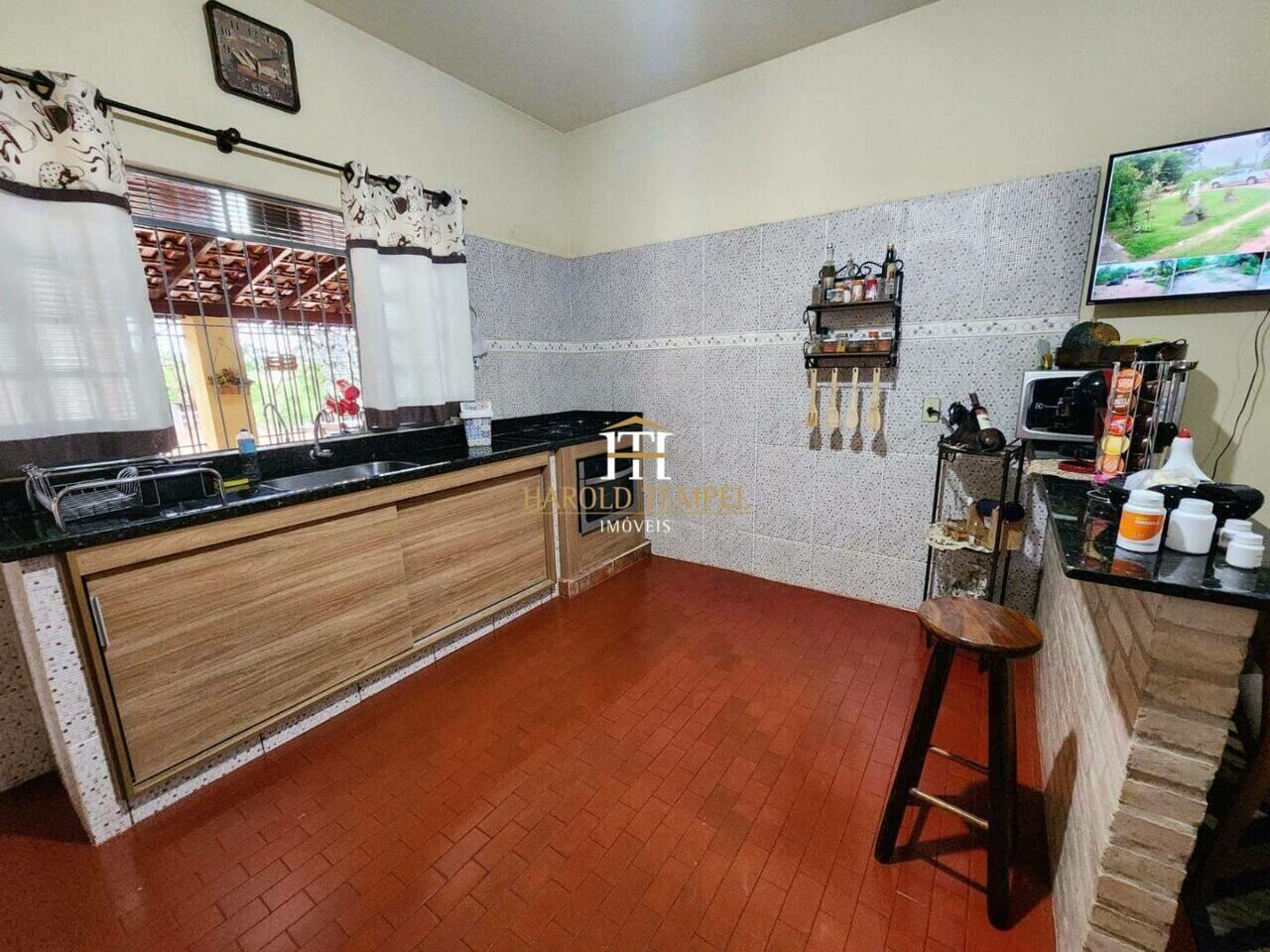 Sítio com 5 quartos, 72.600 m², à venda por R$ 1.000.000 - Centro - Mococa/SP